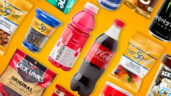 Un assortiment de boissons et de collations.